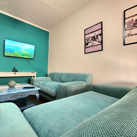 Turqoise Flat In City Center With 24H Self Check In Tirana Esterno foto