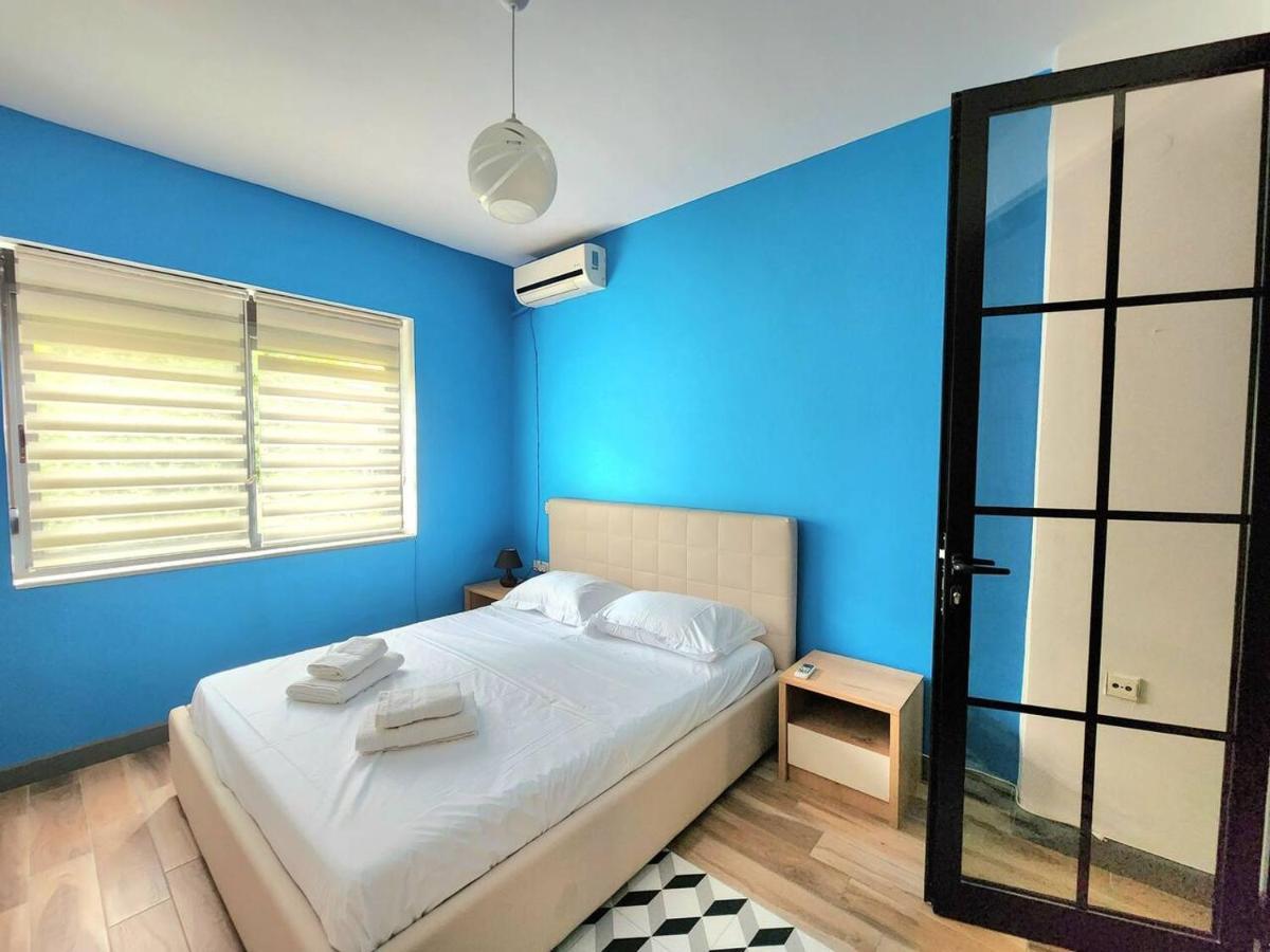 Turqoise Flat In City Center With 24H Self Check In Tirana Esterno foto
