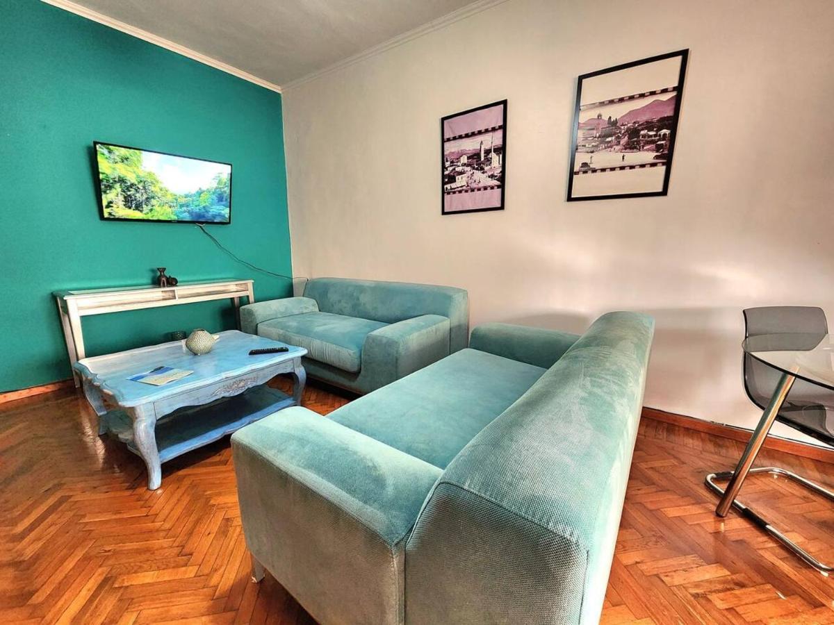Turqoise Flat In City Center With 24H Self Check In Tirana Esterno foto