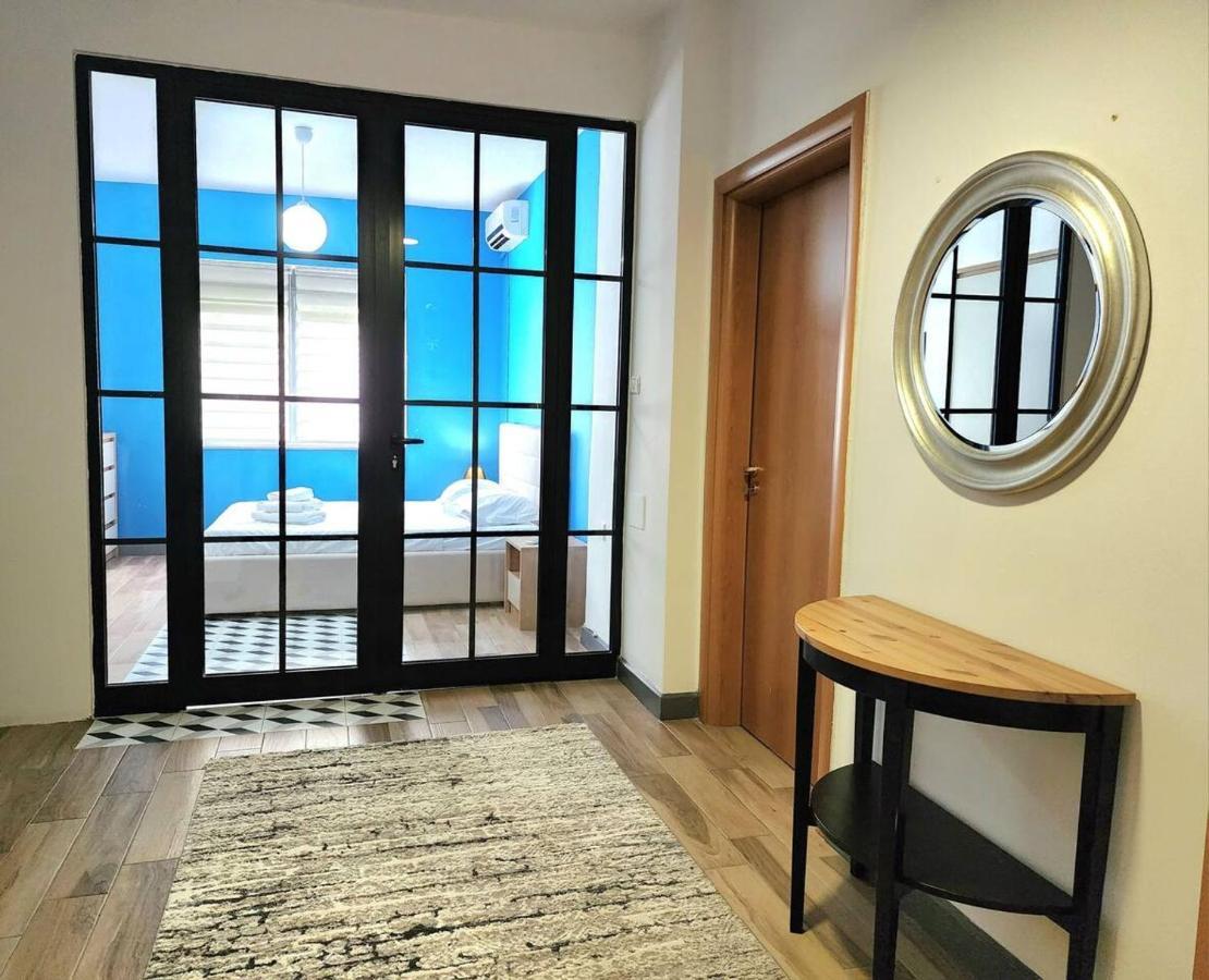 Turqoise Flat In City Center With 24H Self Check In Tirana Esterno foto