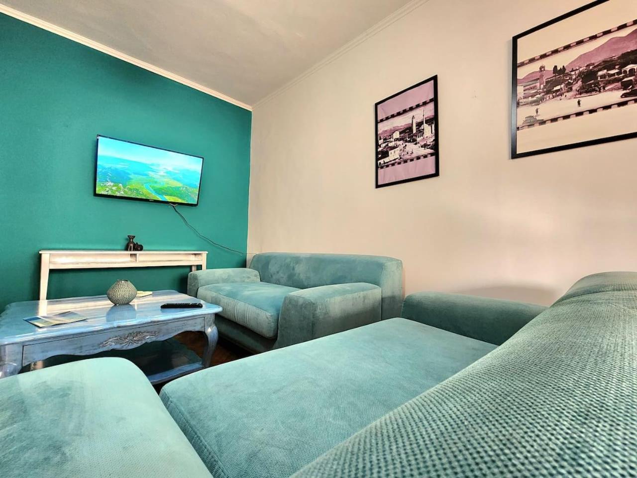 Turqoise Flat In City Center With 24H Self Check In Tirana Esterno foto